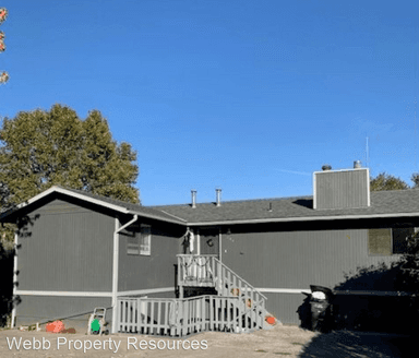 Main picture of 704 NW 4th St