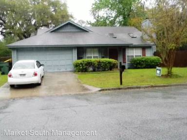 Main picture of 2 Daveitta Dr