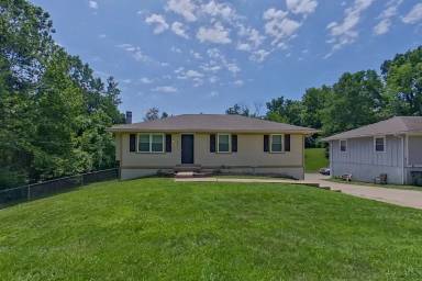 Main picture of 1705 Vilas St