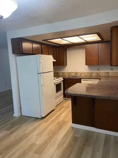 Main picture of 2418 Main St