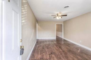 Main picture of 102 W Atlanta St