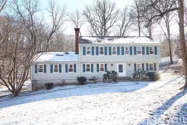Main picture of 8 Ledgewood Dr