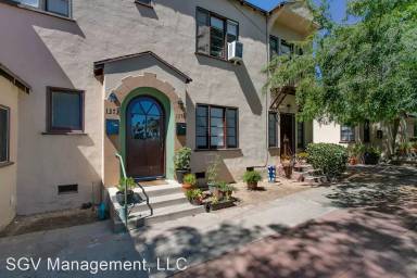 Main picture of 1365 N Mentor Ave