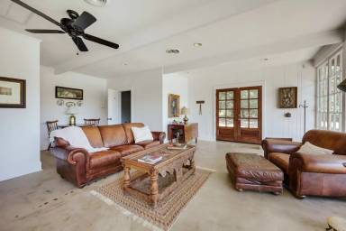 Main picture of 190 Lakewood Dr