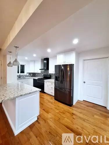 Main picture of 17041 NE Oregon St