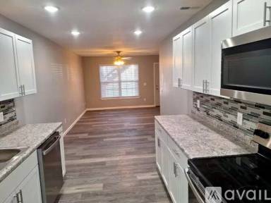 Main picture of 200 S 2nd St