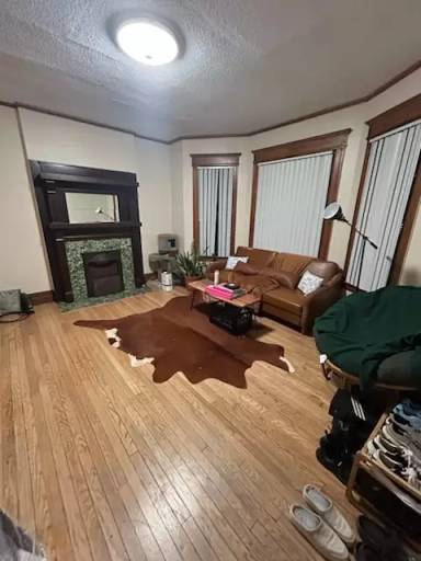 Main picture of 4529 Commonwealth St