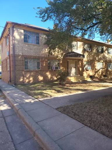 Main picture of 715 N Buffum St