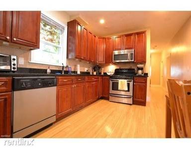 Main picture of 106 Murdock St