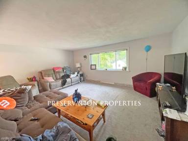 Main picture of 1256 Beacon St