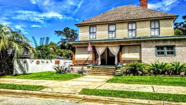 Main picture of 820 Richmond St