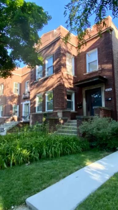 Main picture of 5235 W Montrose Ave
