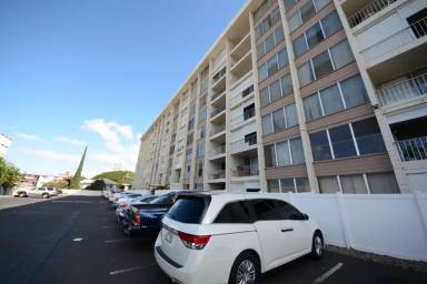 Main picture of 910 Kapahulu Ave