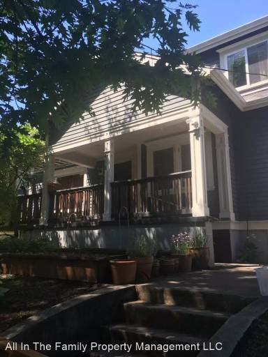 Main picture of 4115 SE Yamhill St