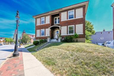 Main picture of 2610 Woodburn Ave