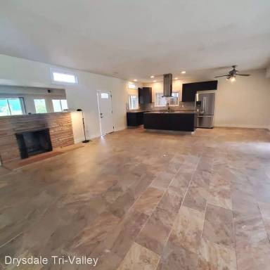 Main picture of 103 Roslyn Dr