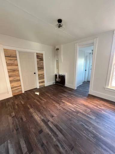 Main picture of 854 S Main St