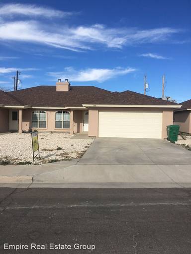 Main picture of 822 W Caprock St