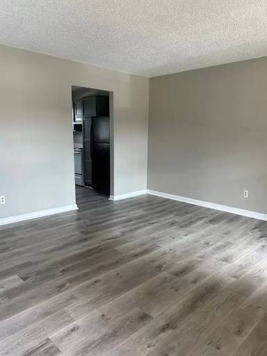 Main picture of 37 Iris Ln