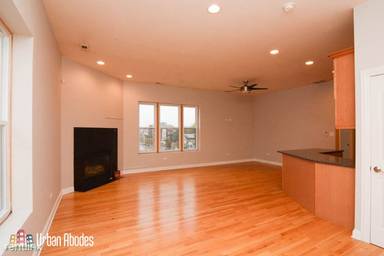 Main picture of 1530 W Huron St