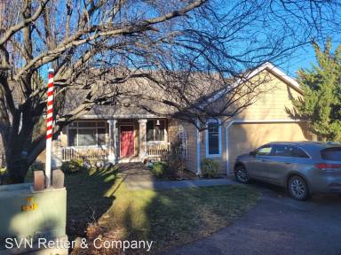 Main picture of 102 Edgewood Dr