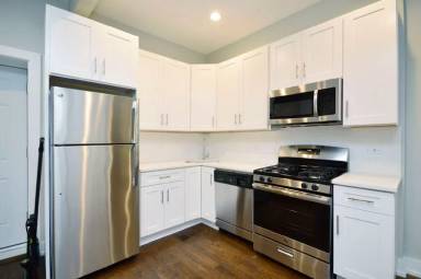 Main picture of 2721 W Division St