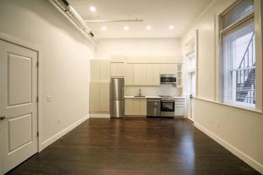 Main picture of 132 Temple St