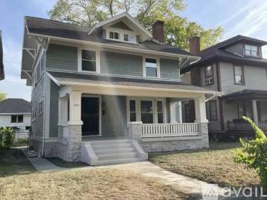 Main picture of 1506 W Grand Ave