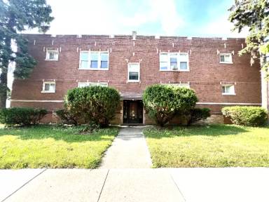 Main picture of 915 W 95th St