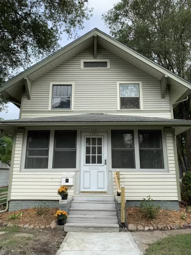 Main picture of 1102 E Jefferson Ave