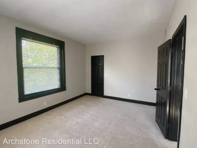 Main picture of 321 E 7th St