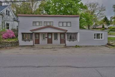 Main picture of 200 Center St