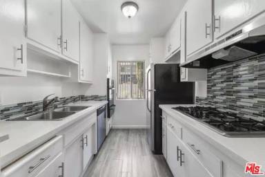 Main picture of 12015 Kling St