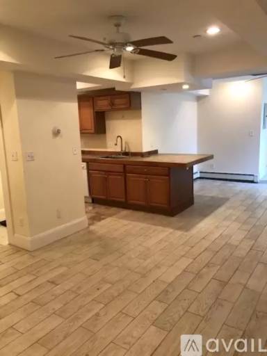 Main picture of 352 Riverway