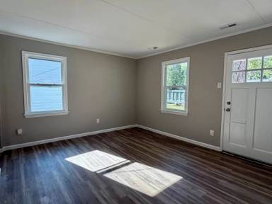 Main picture of 53 Phelps Cir