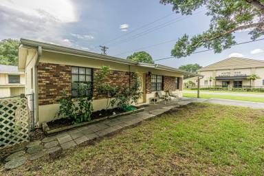 Main picture of 6201 S Adelia Ave