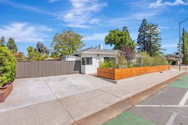 Main picture of 1130 Castro St