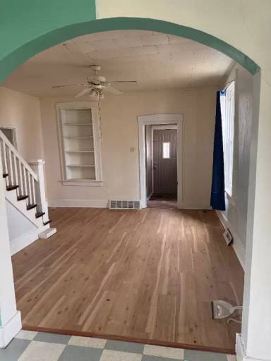 Main picture of 303 N 2nd St