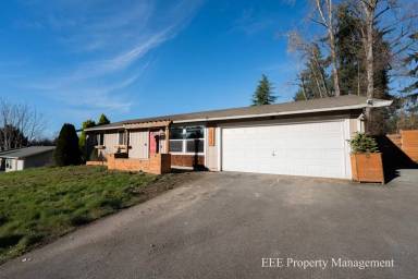 Main picture of 20616 NE 75th Pl