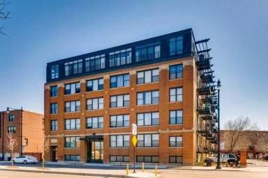 Main picture of 2911 N Western Ave