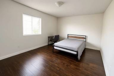 Main picture of 1251 W 35th St