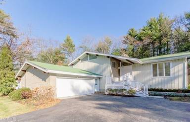 Main picture of 264 Country Way