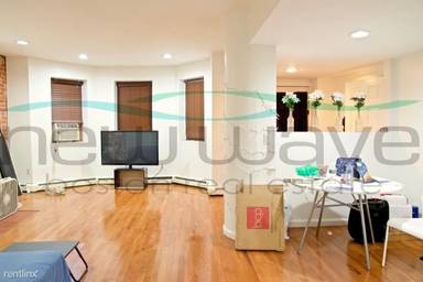 Main picture of 390 Riverway