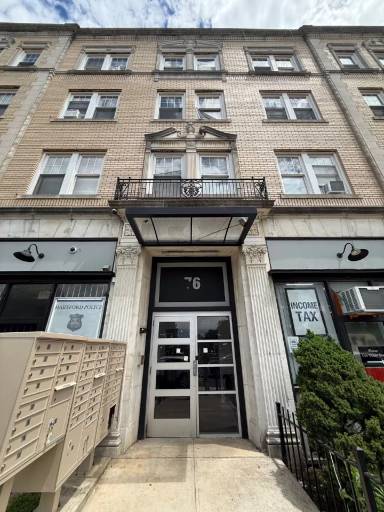 Main picture of 76 Main St