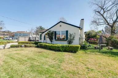 Main picture of 5888 Grand Ave