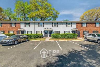 Main picture of Rivers Point Row