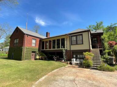 Main picture of 329 Country Club Rd