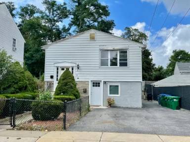 Main picture of 17 Hancock Ave