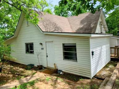 Main picture of 620 N Leverett Ave