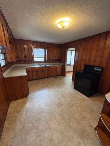 Main picture of 916 Stewart St